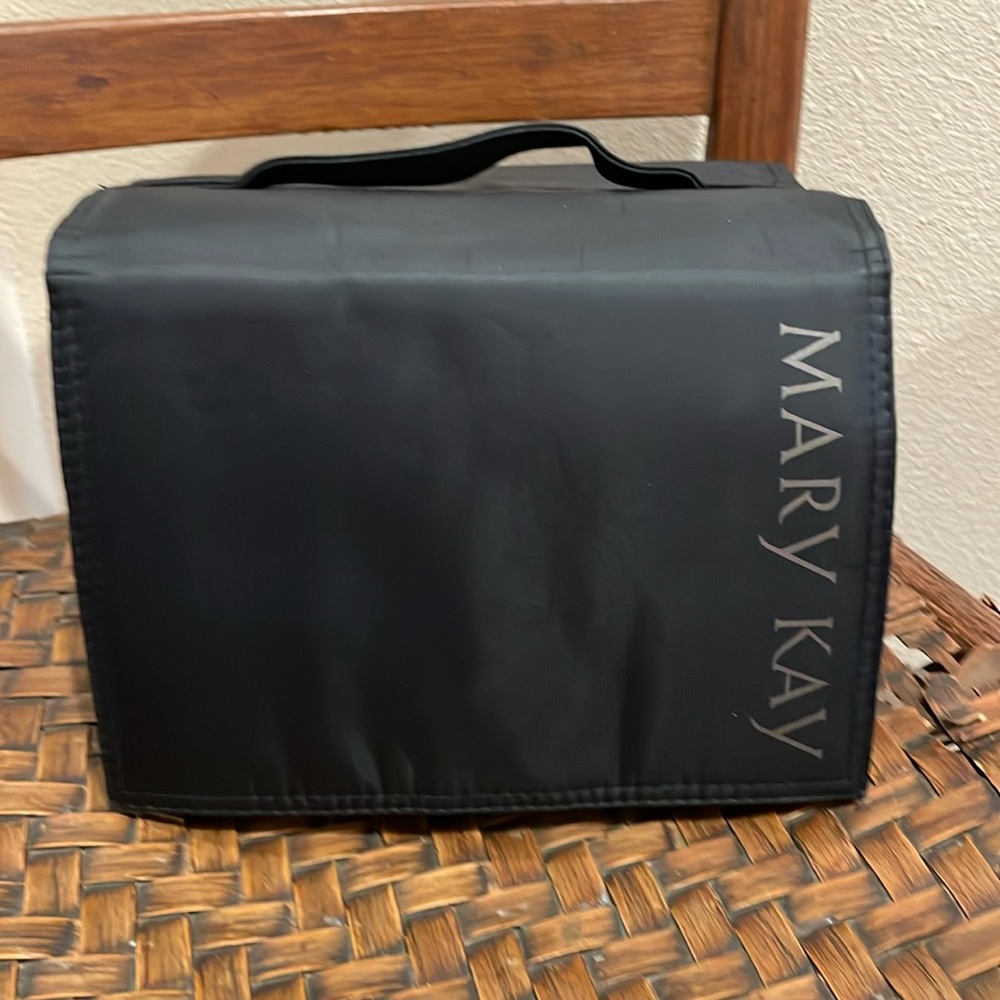NWOT Mary Kay Travel Roll-Up Bag